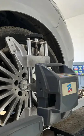 Clemă 3D montată pe jantă